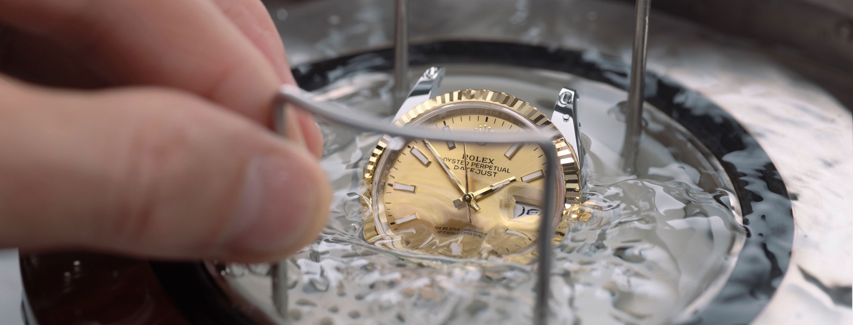 Waterproofness pressure test of the watch